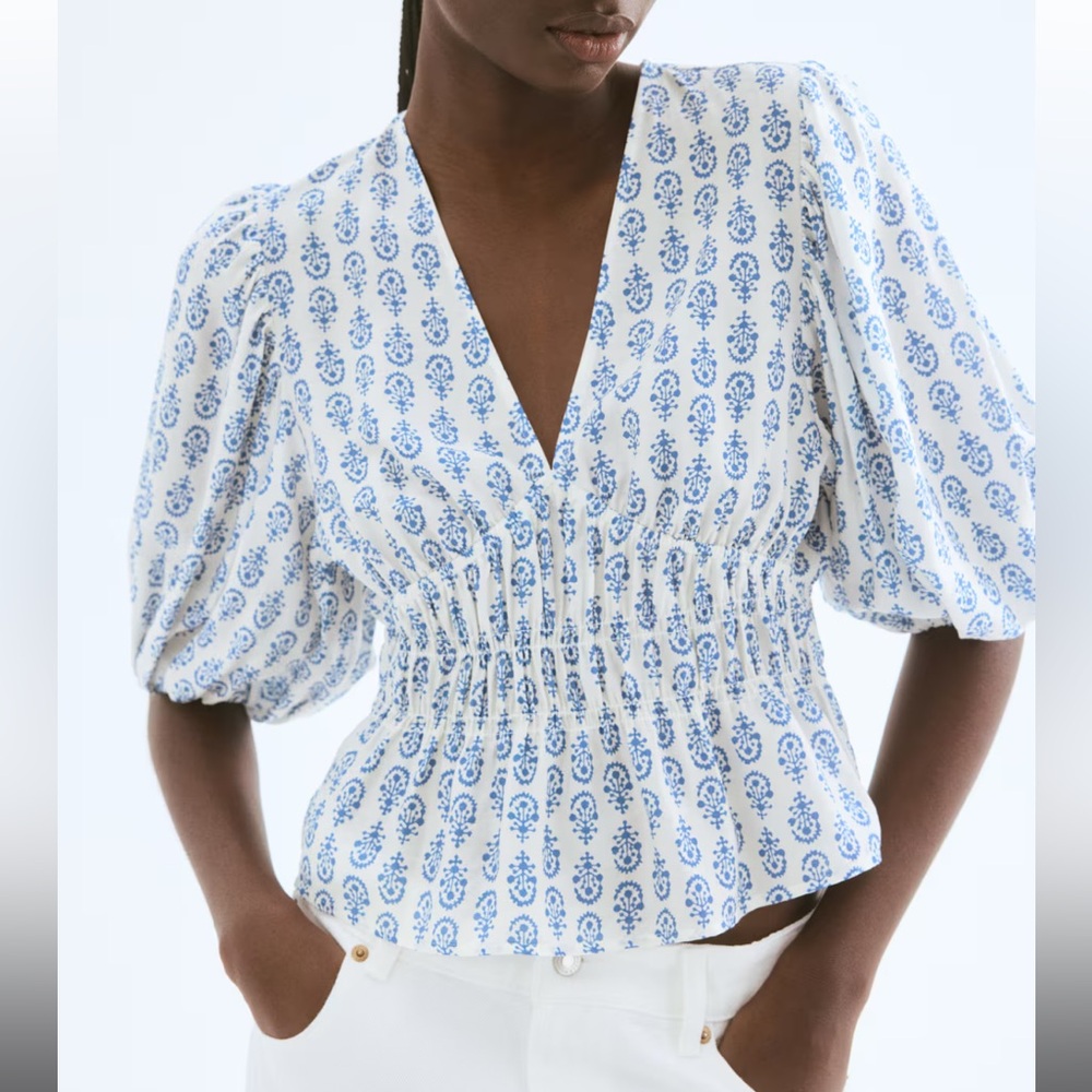 H&M V-Neck Blouse 🩵🤍